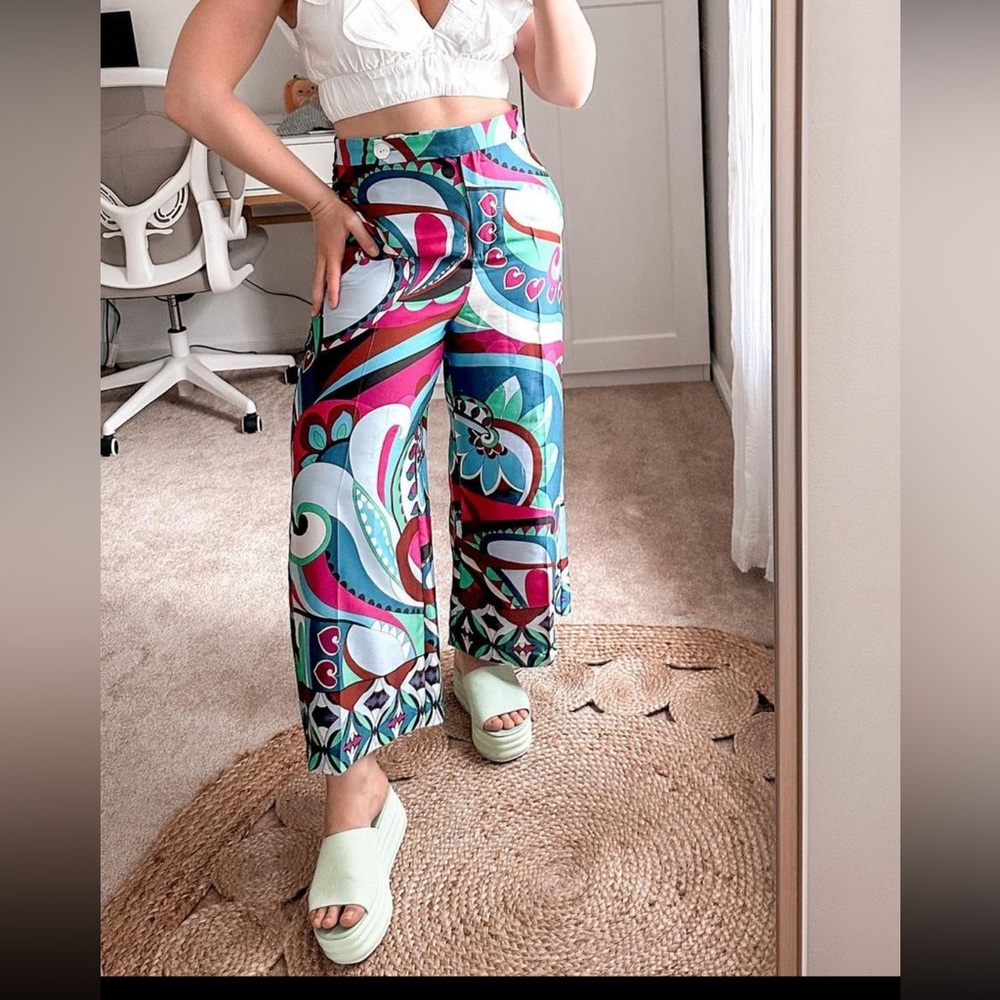 Zara Green and Multicolor Patterned Cropped Pants - Picture 2 of 7